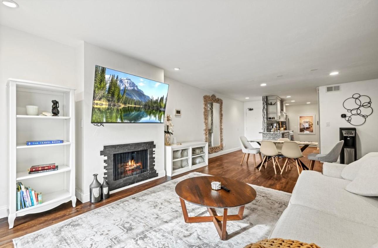 Elegant Hollywood Retreat - Spacious 2Br 2Ba Condo With Resort-Style Amenities Los Ángeles Exterior foto